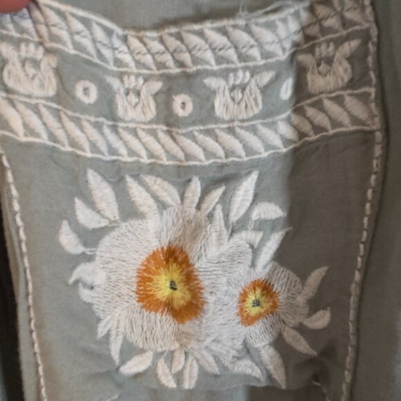 Embroidered Women's Short Robe - Picture 3 of 5